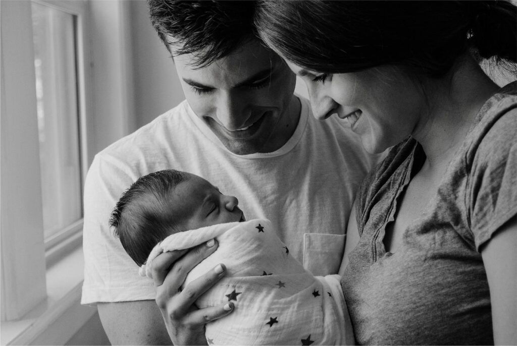 Biogarden. El Ecosistema en tus manos Foto de pareja con un bebe recien nacido, la vida es un regalo