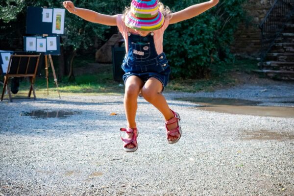 Biogarden, regalo perfecto de cumpleaños niña jugando con el agua