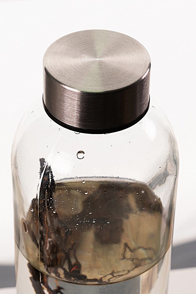 tapa-de-acero-de-un-ecosistema-biosfera- coralis-autosostenible